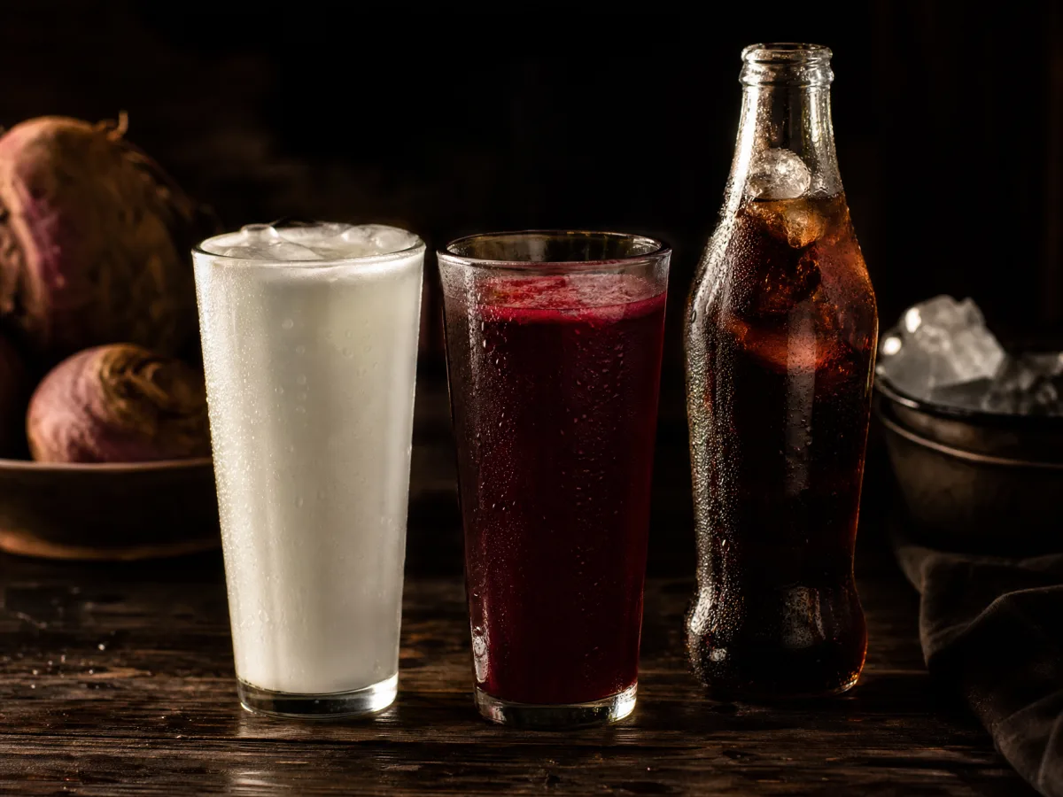 Buğulanmış ayran bardağı, şalgam ve kola