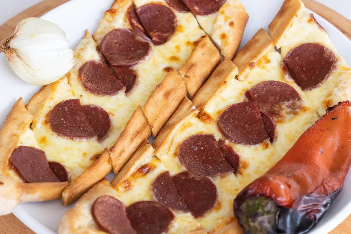 Kavurmalı Pide